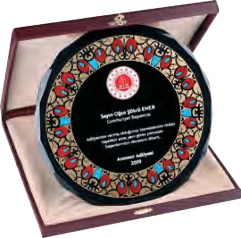 Kutulu Kristal Plaket · EKT-300